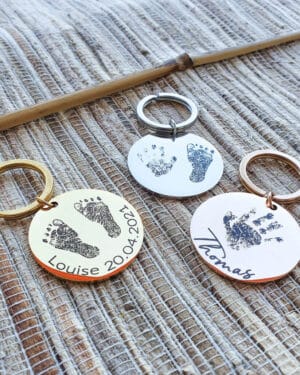 Llavero personalizado nacimiento de bebé con huella y nombre